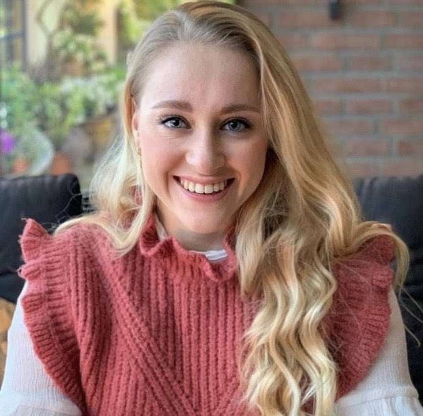 SHARON DOMMANSCHET 

She is looking forward to 2022 with great dedication.

We had a few conversations and it became clear, Sharon needs to be a part of our team!

It will be a great collaboration.
Welcome Sharon!

Isorex NoAqua Ladies Cycling Team #DePloegOpDeRoot