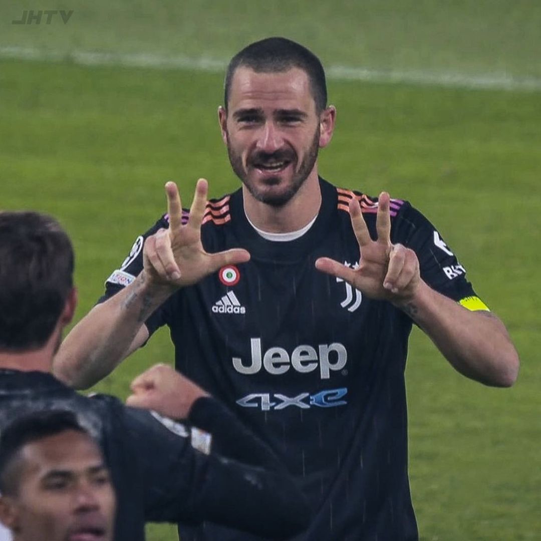 Jankovisicki's tweet photo. Buongiorno e buon giovedì a tutti! 3-3!
#UCL #ForzaJuve #PrimiDelGirone #JuveMalmo #ZenitChelsea #FinoAllaFine #Bonucci #Zenit #Chelsea #Malmö https://t.co/FY0YLP6xzZ