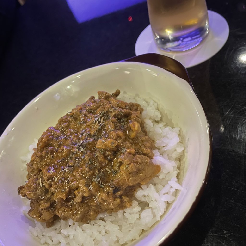MixBarSLY1's tweet photo. 宗右衛門町よりS.L.Yオープンお知らせです✨

明日、あさってと2日間サリーカレー復活DAYやりま���す🍛
売り切れ次第終了✨
ご予約大歓迎です✨

※本日帰宅後に仕込みを行いますため、25:00以降お客様が居られない場合は早仕舞い致します

#MixBarSLY2
☆19:30〜3:00
☆宗右衛門町6-2ジュノン笠屋町3F https://t.co/OTsbUQ72Sl