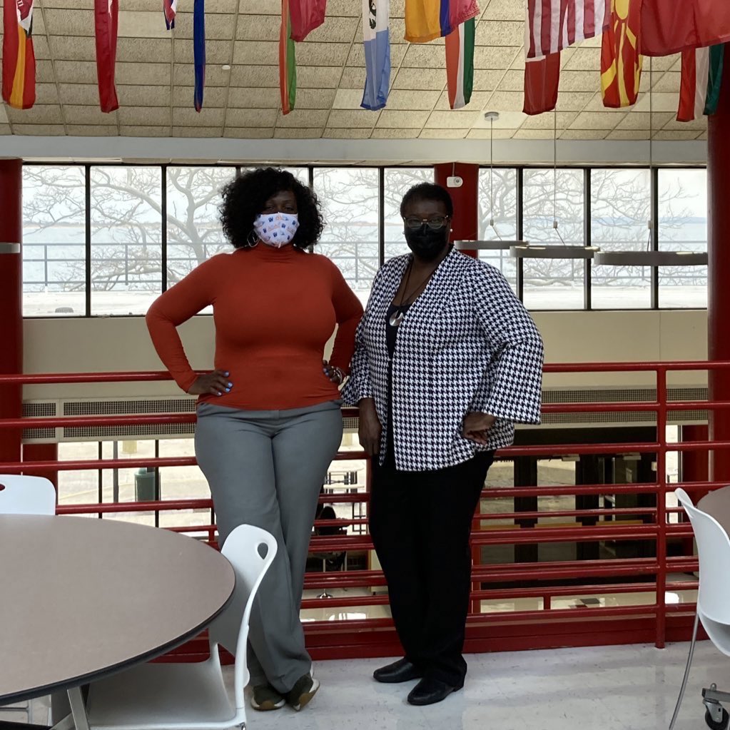 CUNYKCCPRES's tweet photo. The good @SenatorPersaud and I have had a friendly flag war (Guyana ๐ฌ๐พ vs Virgin Islands ๐ป๐ฎ )going on for three years. Yesterday she upped the ante by bringing @positivibe ๐ฌ๐ฉ who is a good 6 inches taller than me. ๐ณ๐ #outofmanyweareone https://t.co/3DXxVziXbl