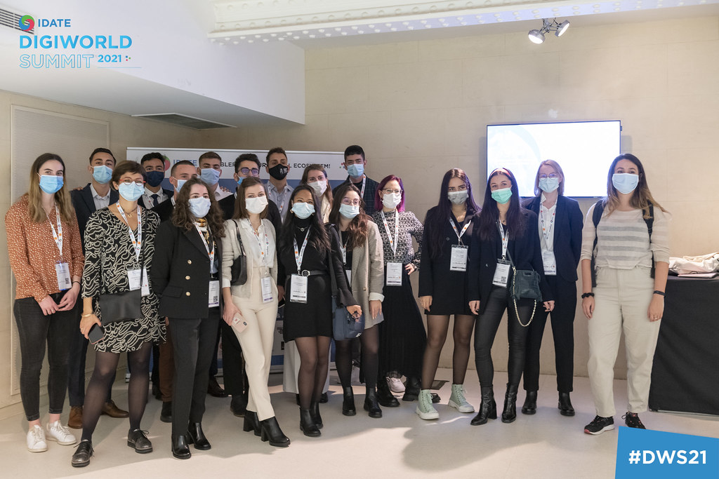 [#DWS21🌐]
Merci aux étudiants de l'<a href="/IAE_Montpellier/">IAE Montpellier</a> et <a href="/LeMaster226/">Master226Dauphine</a> qui ont participé à l'animation social media du #DigiWorldSummit.
Une expérience enrichissante pour eux comme pour nos équipes.

L'IDATE soutient l'échange et la #transmission.