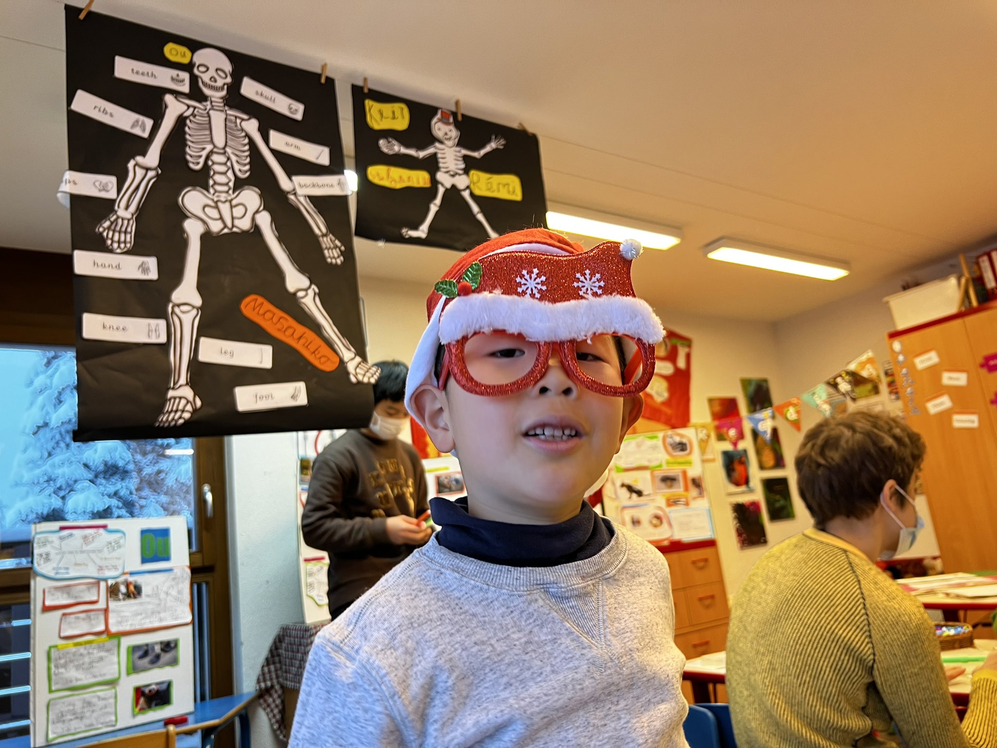 スイス留学現地サポートスイス留学 Com 学校でのクラス発表会 ラ ガレン校での小学部の発表会が開催され 保護者代理で出席してきました スイス留学 小学生 小学生留学 子供留学 英語 育児 海外留学 小学1年生 小学2年生 幼稚園 幼児