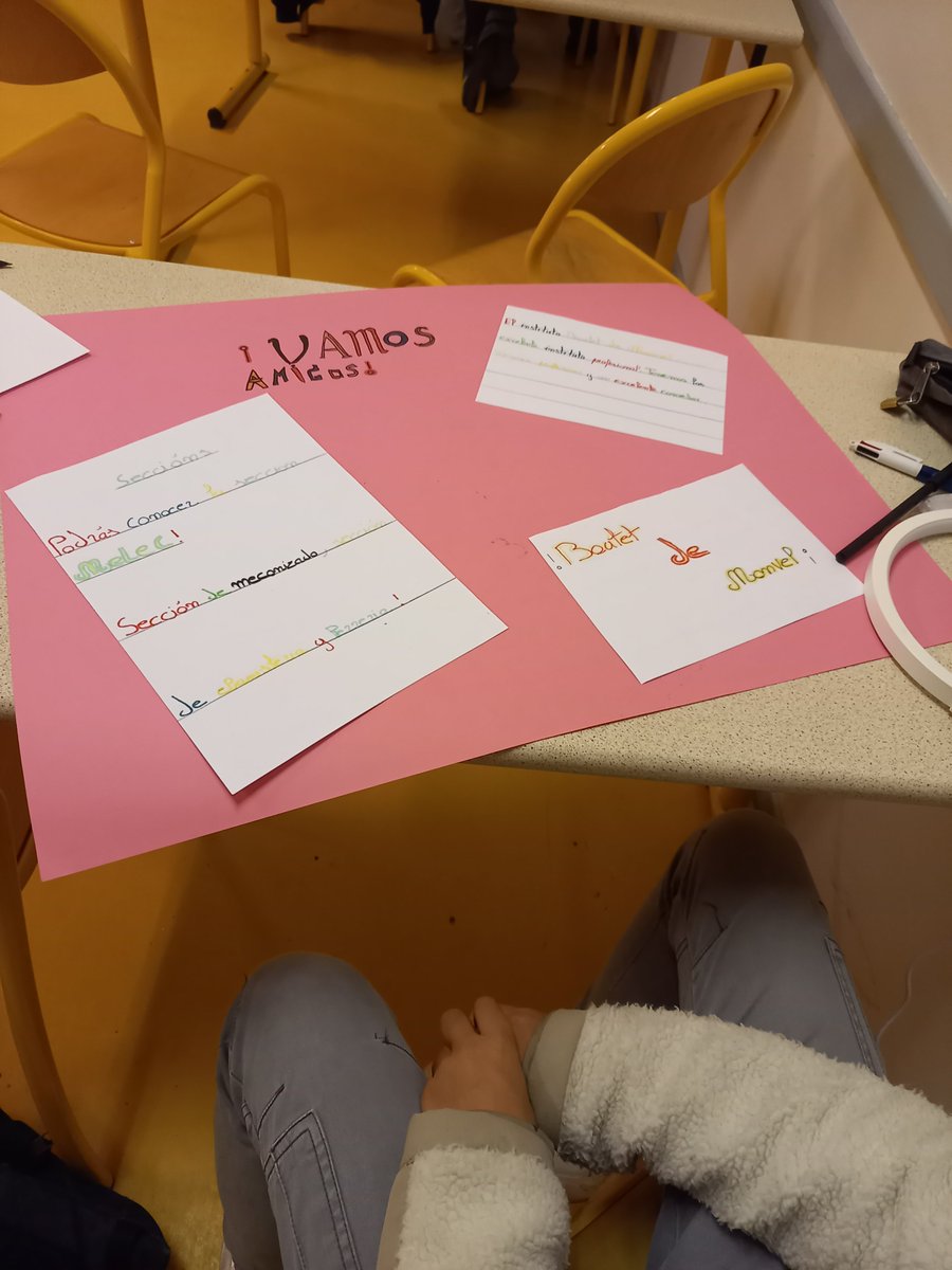 samiralaroui's tweet photo. Des élèves de 3ème PM épanouis en Lycée Professionnel élaborent des affiches pour promouvoir la Voie Pro et motiver les élèves y s'y engager...le tout en langue étrangère!! 👏👏

#SemaineDesLyceesProfessionnels 🎉🎉
#Plurilinguisme 
#BienEtreDansMonLP

@acnancymetz https://t.co/96y4eHj83E