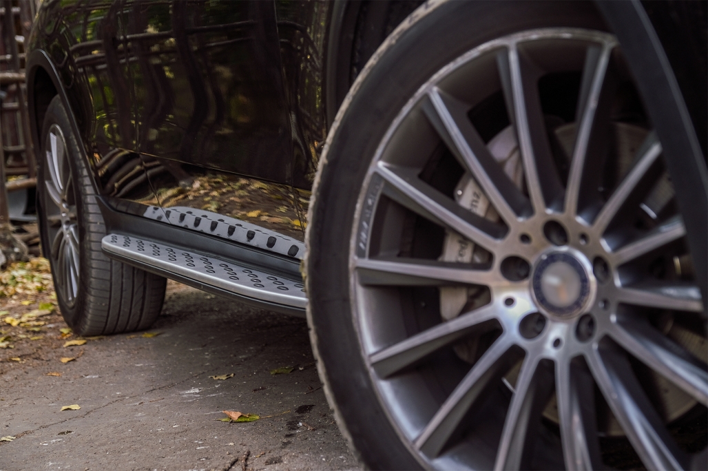 KITTTUNING's tweet photo. Stylish and functional running boards ease your entry and exit while providing a rugged element of design. Grippy rubber studs dot for a surer step even in inclement weather.
Running Boards for #Mercedes  GLC-Class #X253  Coupe #C253 
https://t.co/xLqp3Y0FFc https://t.co/jCRGzN3zjS