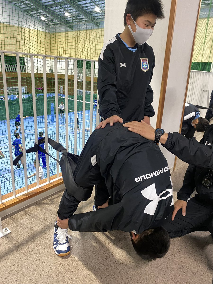 TheStadium6's tweet photo. 松本国際中学校でBuild94トレーニング指導❗️
中学生から自重トレーニングで強靭な体を手に入れよう🏋️‍♀️🏋️‍♀️

#松本国際中学校 #松本国際 #サッカー #中学サッカー #スポーツトレーナー #プロスポーツトレーナー #インターン #スポーツトレーナー求人 https://t.co/d8vvjOdOvC