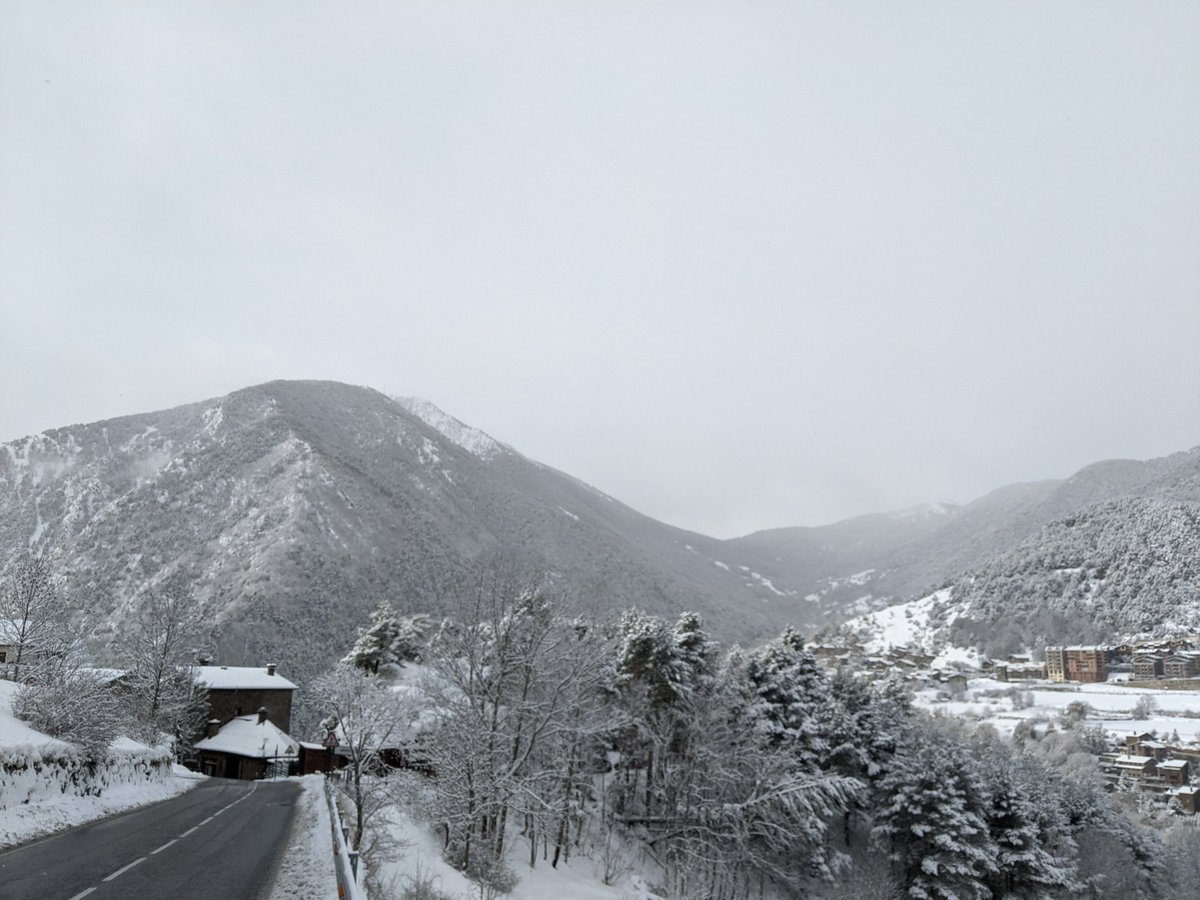 VisualMeteo's tweet image. 😍🌨️☃️ Vistes des d&apos;#Anyós.

#VisualMeteo