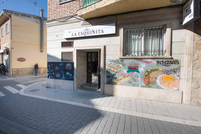 BeMoralzarzal's tweet photo. La Esquinita, #bar especializado en #fastfood, #montados, cubos de #botellines y #cachimbas, que puedes degustar en sus estupendas instalaciones en la Calle Huerta de #Moralzarzal. Un espacio joven donde disfrutar de Mesa de #Billar, #Futbolín, #Dardos. https://t.co/epDZS3zquX https://t.co/Qt4NRR9R28
