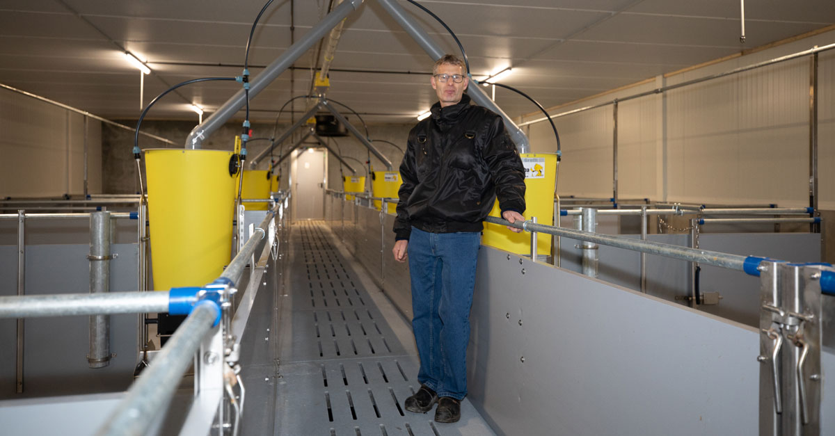 Agrifirm's tweet photo. “Als ik bel weten ze precies hoe de vork in de steel zit, dat werkt goed”, vertelt agrarisch ondernemer Gerrit ter Keurs, die sinds jaar en dag samenwerkt met Exlan Advies.Lees hier hoe hij zijn varkensstal gebouwd heeft 👉 https://t.co/nlZz8xoC0a
#exlan #varkens #stal #nieuwbouw https://t.co/PtCwemwcye