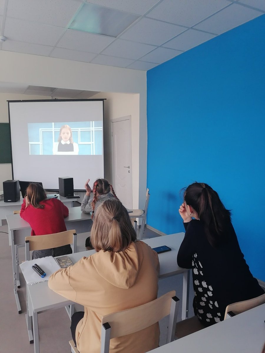 09.12.21г. в ГБОУ СОШ №1 с. Обшаровка прошел патриотический цифровой урок семейной истории #ПисьмаДеду., построенный на основе мотивирующего фильма, в который вошли письменные работы российских школьников, написанные в рамках межрегиональной патриотической акции «Письма
деду».