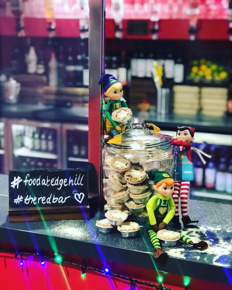 foodedgehill's tweet photo. Check out Edgehill's very own elves getting into the Christmas spirit tucking into some delicious mince pies down at the Red Bar in the Arts Centre! #myehu #elfontheshelf #elfingaround #theredbar #foodatedgehill
📸: Leanne_blue4life1878 https://t.co/xdUExjw6H2