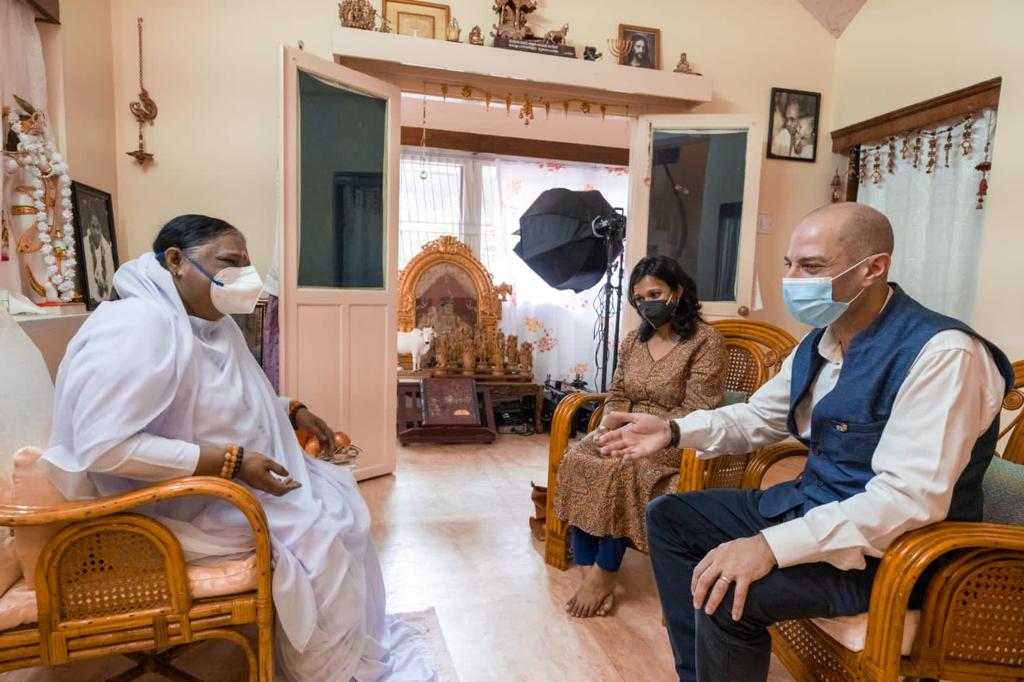 A great privilege to visit #Amma Sri Mata Amritanandamayi Devi @Amritanandamayi at The Amritapuri Ashram. Grateful for the advice and the most valued insights 🙏🙏 so inspiring 🙏 Hoping circumstances will allow her to hold a long awaited visit to #Israel 🇮🇱