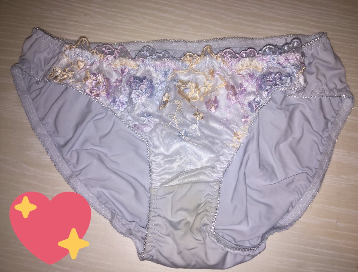 pancakee1105's tweet photo. 1日着用のうす水色のパンツ売ります〜！💙ちょっとでかく見えるけどＭサイズです、お取引はメル〇リのみでお願いします🥰気になる方dmまで！
  #パンツ売り子  #ぱんつ売ります  #パンツ売ります  #下着売ります https://t.co/2HwKXXyoM3
