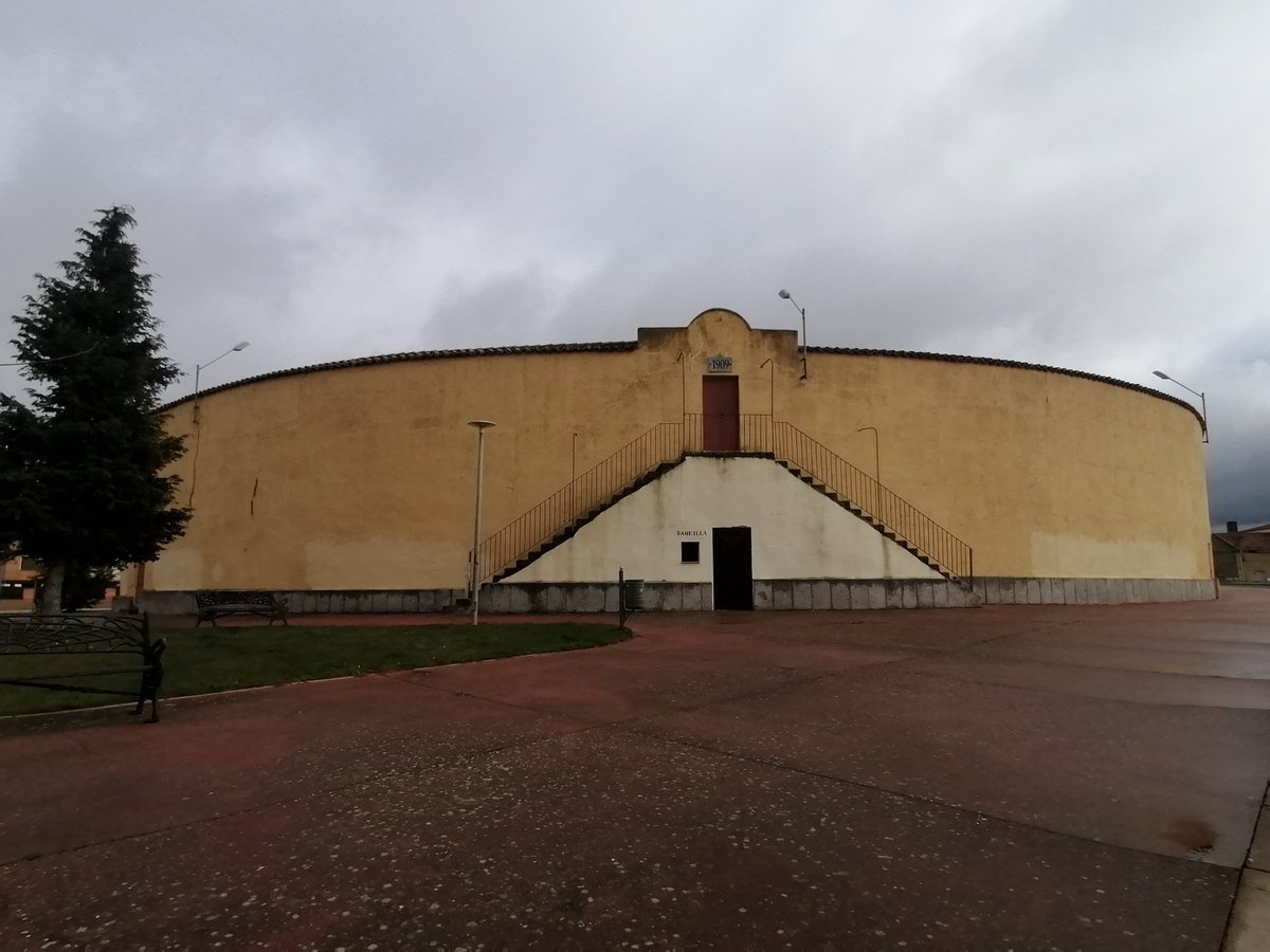 MonumentaldeSev's tweet photo. Hoy el trabajo nos ha traído hasta #Guijuelo, que tiene una plaza de toros así de chula. https://t.co/FwKQB1ZgSB