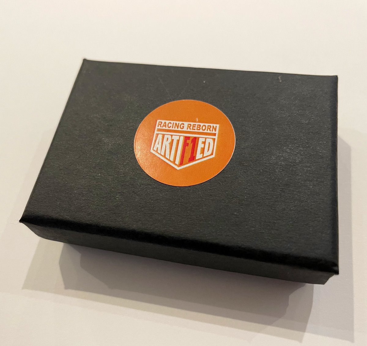 GIVEAWAY TIME! 
Your chance to own a piece of Fernando’s McLaren MP4-30.
This piece has been hand crafted into an awesome key ring by the talented <a href="/artiF1ed/">artiF1ed</a> 
Just retweet this post to be in with a chance. 
Giveaway ends at 6pm UK time this Saturday 11th Dec.
Good luck 👊🏼🧡