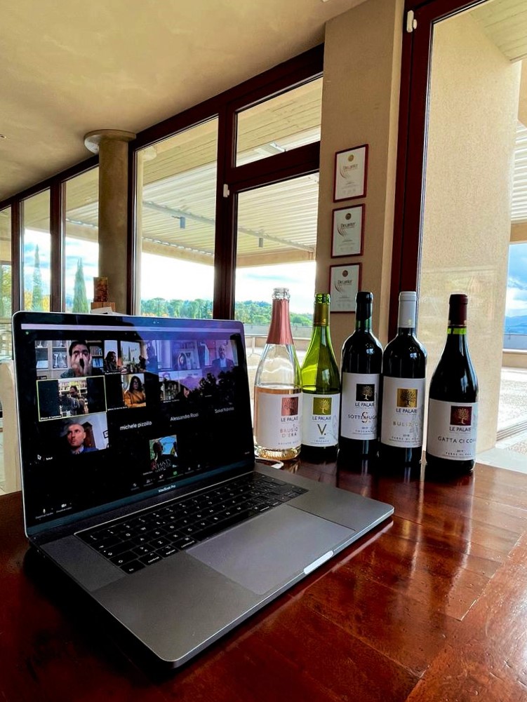 Oggi a Le Palaie per una Masterclass digitale per presentare ai giornalisti di settore e ai sommelier i vini dell'Azienda con l’enologo Andrea Baccelli e la Sales Manager. In degustazione Brusio d'Era, V., Sotterfugio, Bulizio e Gatta ci Cova.

#RiccardoGabriele #WineTeller