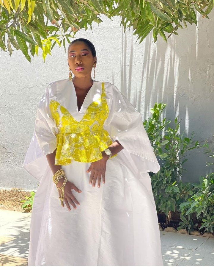 coco_ntrede's tweet photo. 9. Monica Collection et ses tailleurs et boubous super élégants. Elle a le don de choisir des matières qu'on ne retrouve pas ailleurs. MC incarne vraiment le chic a la senegalaise des temps modernes. 
Mention spéciale pour le belted bubu 🤩 https://t.co/0pVm1USOQv