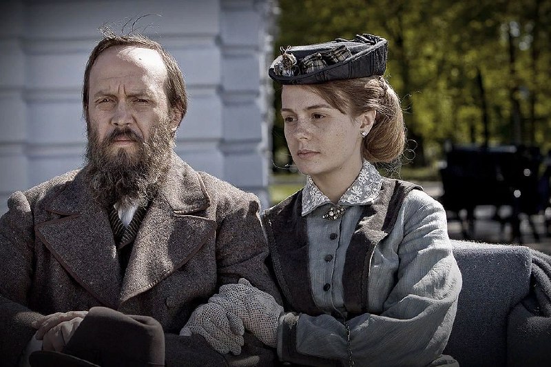 Бондарчук идиот. Павел лишка. Достоевский 2011. Сыграл идиота. Идиот 2003 мышкин.