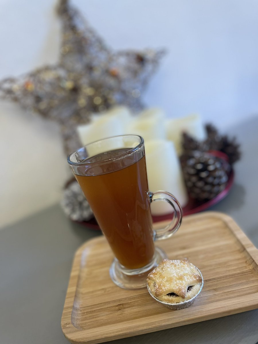 Solo_Hair_'s tweet photo. Enjoy our warm non-alcoholic Mulled Wine with a warm mince pie 🥧 🍷 
☎️ 01626 351200
👩🏽‍💻 https://t.co/Zx9xjvxzyE https://t.co/b8douUQocI