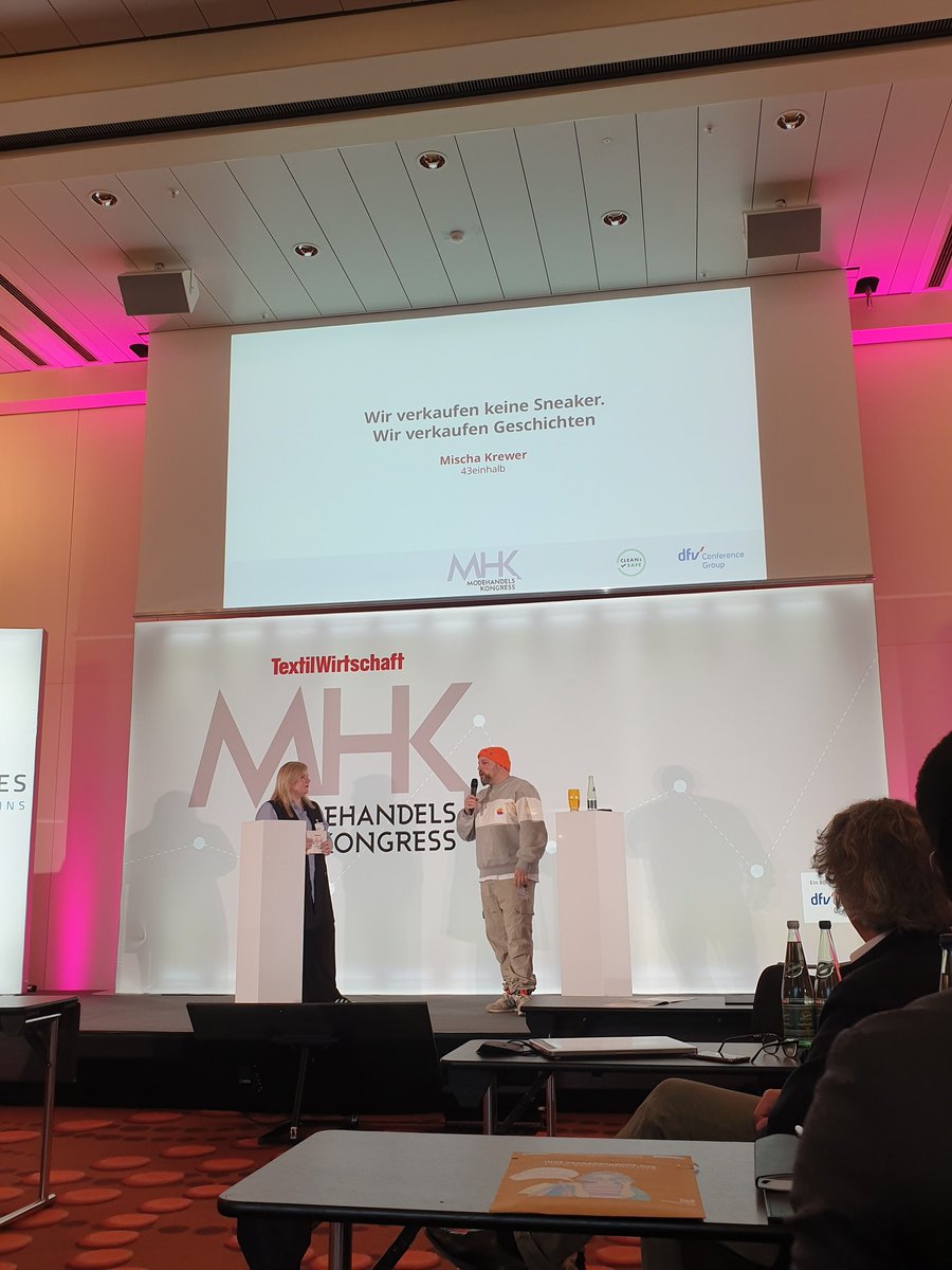 Mischa Krewer und sein Team von 43einhalb verkaufen nicht einfach nur #Sneaker, sie verkaufen Geschichten. Cooler Vortrag beim #DMHK21!
