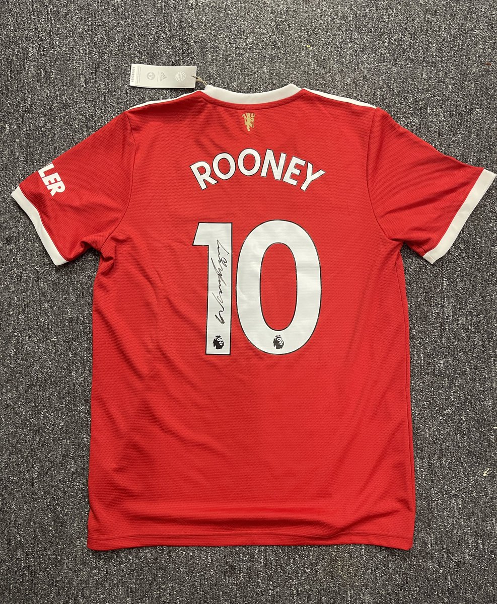 Blockassetco's tweet photo. 💥| To celebrate the launch of our $BLOCK token today at 2pm on https://t.co/HZAhGxTVO4 we are giving away a signed @ManUtd jersey by @WayneRooney ! 

How to enter: 
🔺Like and RT this post 
🔺Tag 2 friends 
🔺 Reply #blocktoken 

📣| Winner will be announced at 3pm tomorrow. https://t.co/QEQ4TKAt33