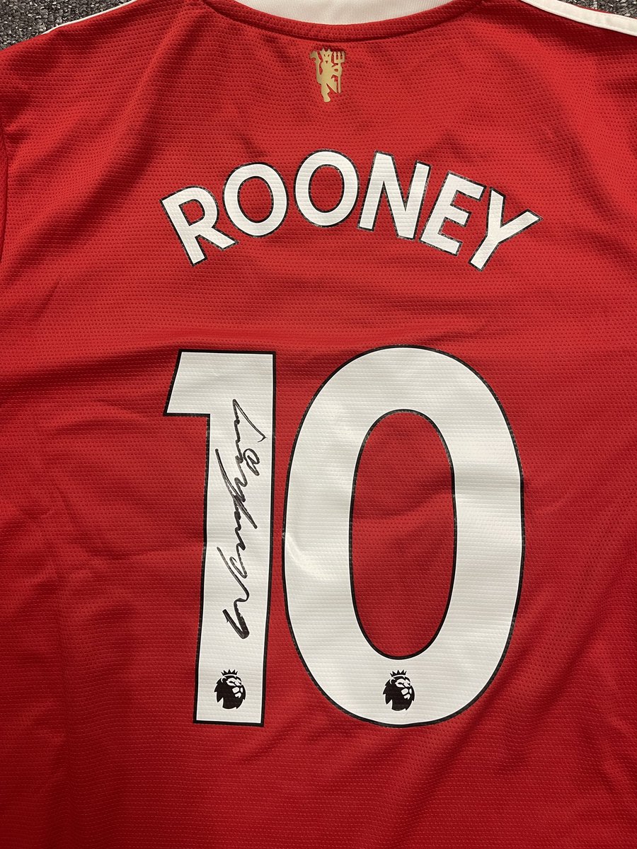 Blockassetco's tweet photo. 💥| To celebrate the launch of our $BLOCK token today at 2pm on https://t.co/HZAhGxTVO4 we are giving away a signed @ManUtd jersey by @WayneRooney ! 

How to enter: 
🔺Like and RT this post 
🔺Tag 2 friends 
🔺 Reply #blocktoken 

📣| Winner will be announced at 3pm tomorrow. https://t.co/QEQ4TKAt33