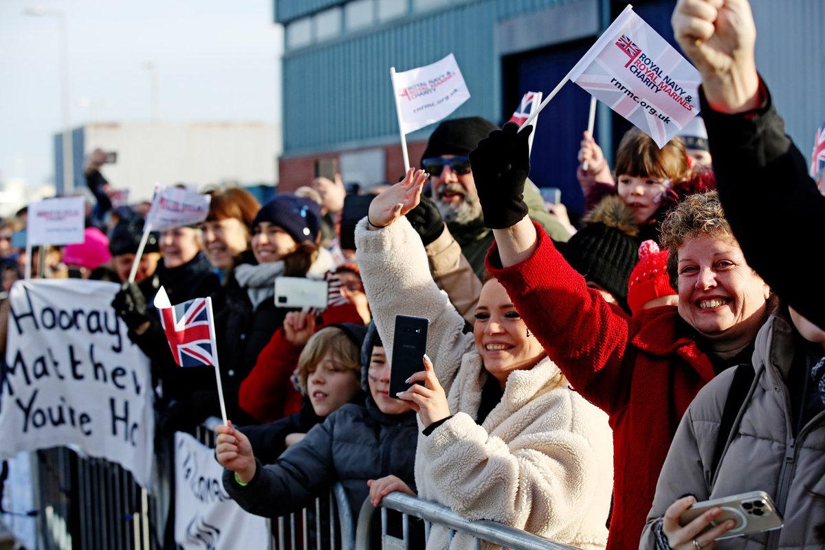 HMS Diamond and Defender welcomed home.