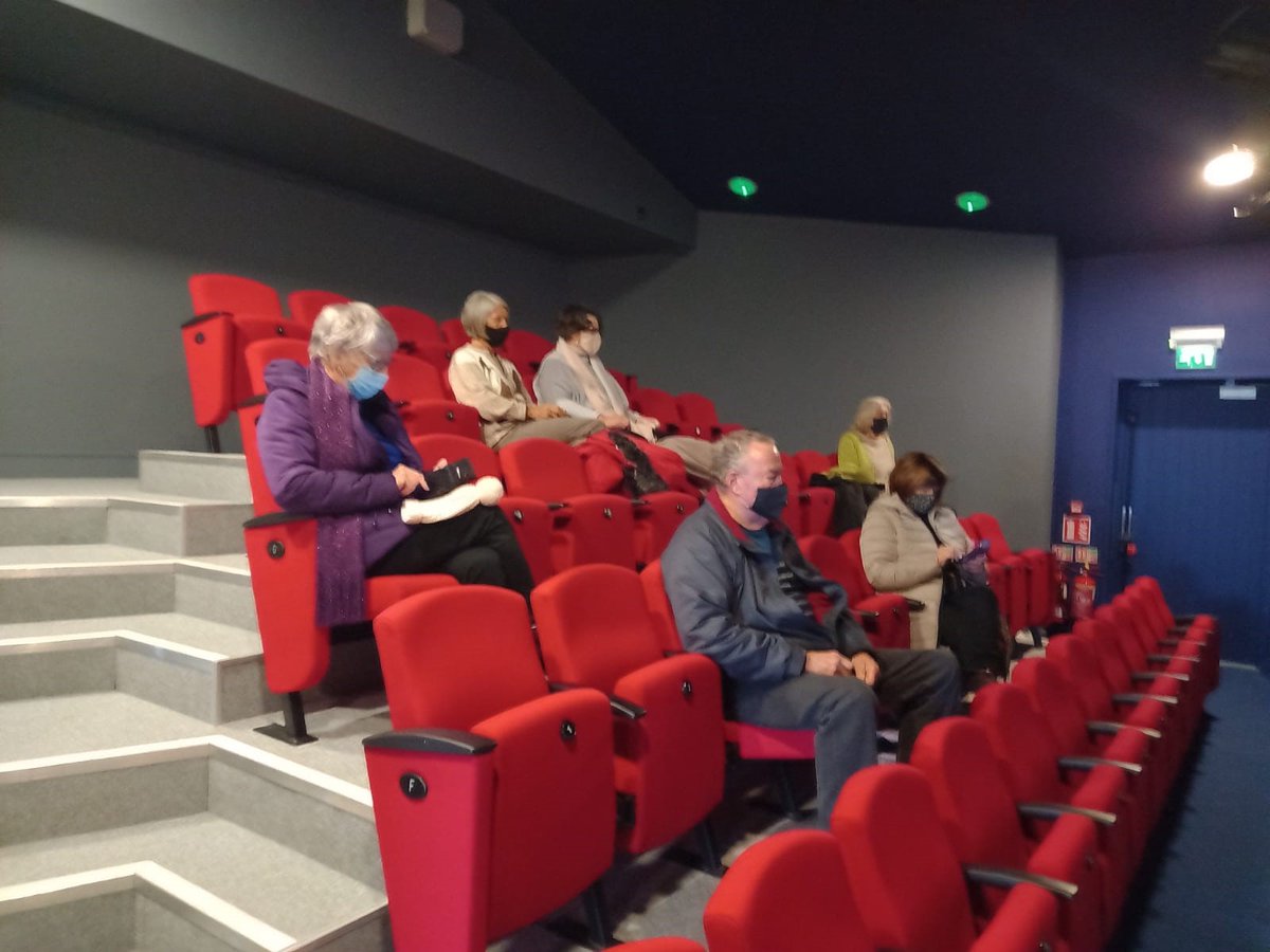 clarelibrary's tweet image. We had a little treat for Kilkee libraries last bookclub meeting of this year, with a meeting in our theatre, where we watched the movie &apos;The Father&apos;, starring Anthony Hopkins and Olivia Coleman.

#LibraryBookClub #kilkeelibrary #TheFather