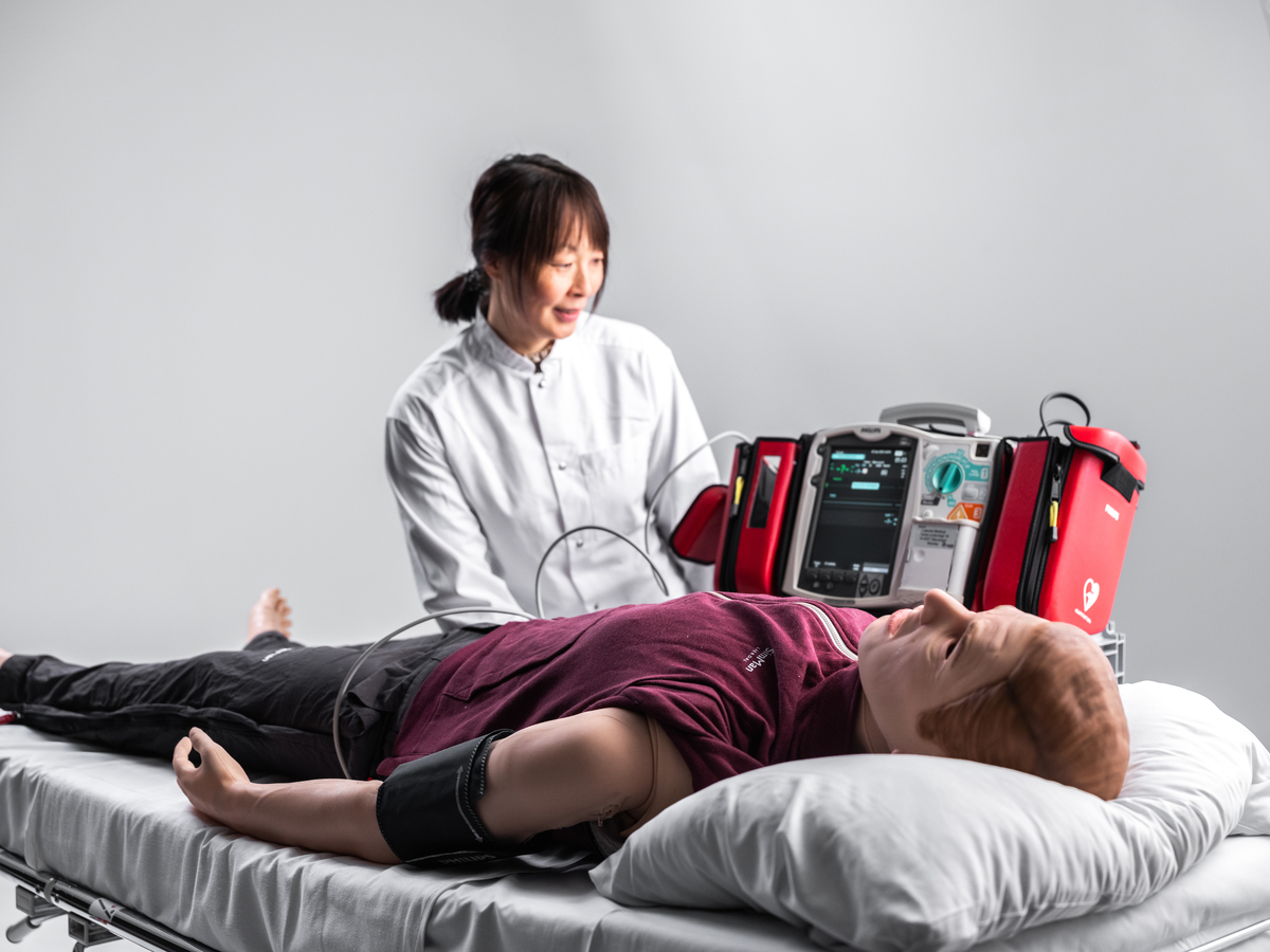 Wusstet ihr schon, dass ihr mit unserem #SimMan 3G PLUS "echte medizinische Monitore/Geräte" zur nicht-invasiven Blutdruck- und SpO2-Überwachung einsetzen könnt?  laerdal.com/.../emergency-…
#SimMan #helpingsavelives