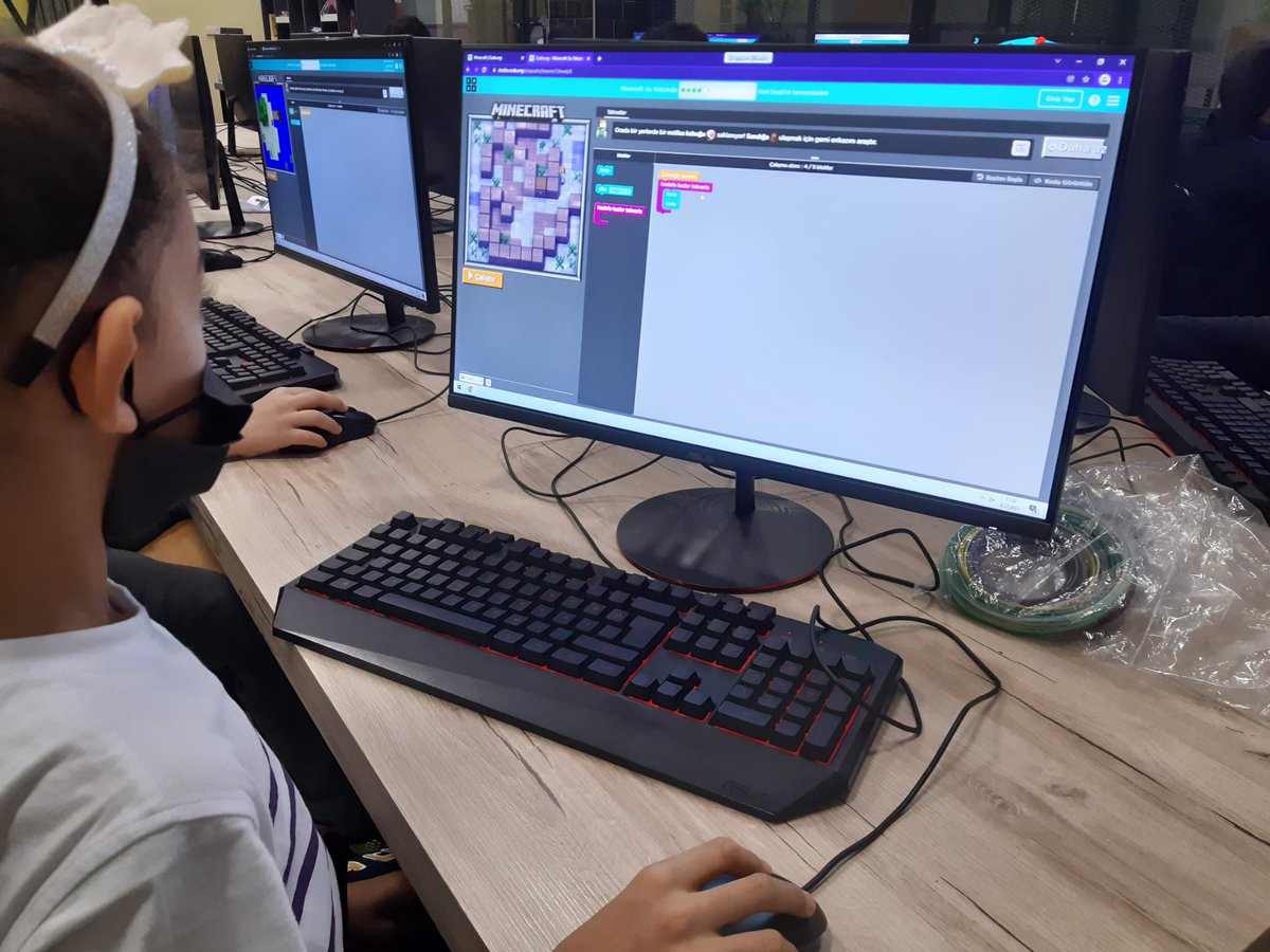 ilgiokullari's tweet photo. 180’den fazla ülkede kutlanan dünyanın en kapsamlı kodlama hareketinin bir parçası olmak adına @ilgiokullari olarak öğrencilerimizle #HourOfCode Kodlama Saati etkinliğine katılım sağladık.
#kodlamasaati #gelecek #ilgiyle #gelecek https://t.co/LFm6F6xzTU