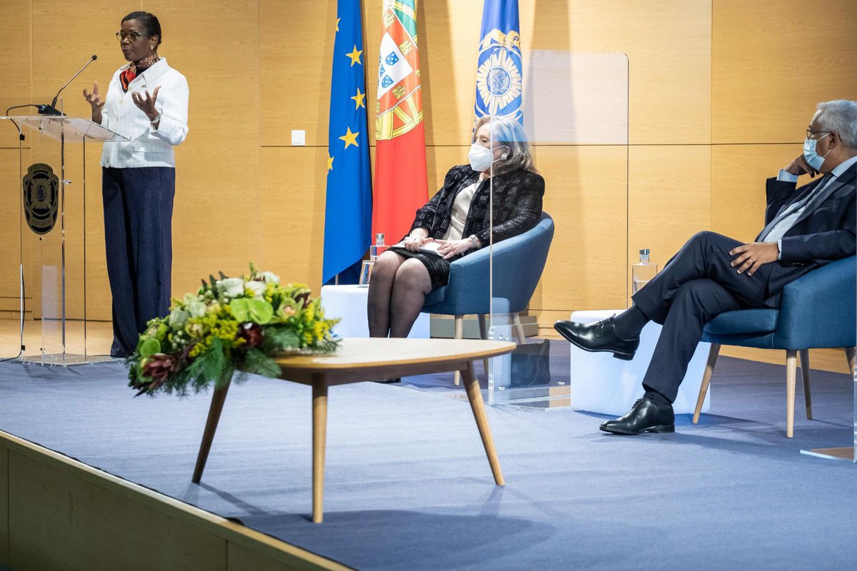 antoniocostapm's tweet photo. A corrupção mina a democracia, agrava as desigualdades e distorce a concorrência económica. É um fenómeno global que exige utilizar todas as ferramentas da cooperação judicial e policial para ser enfrentado. https://t.co/4gEXc8V2Vm