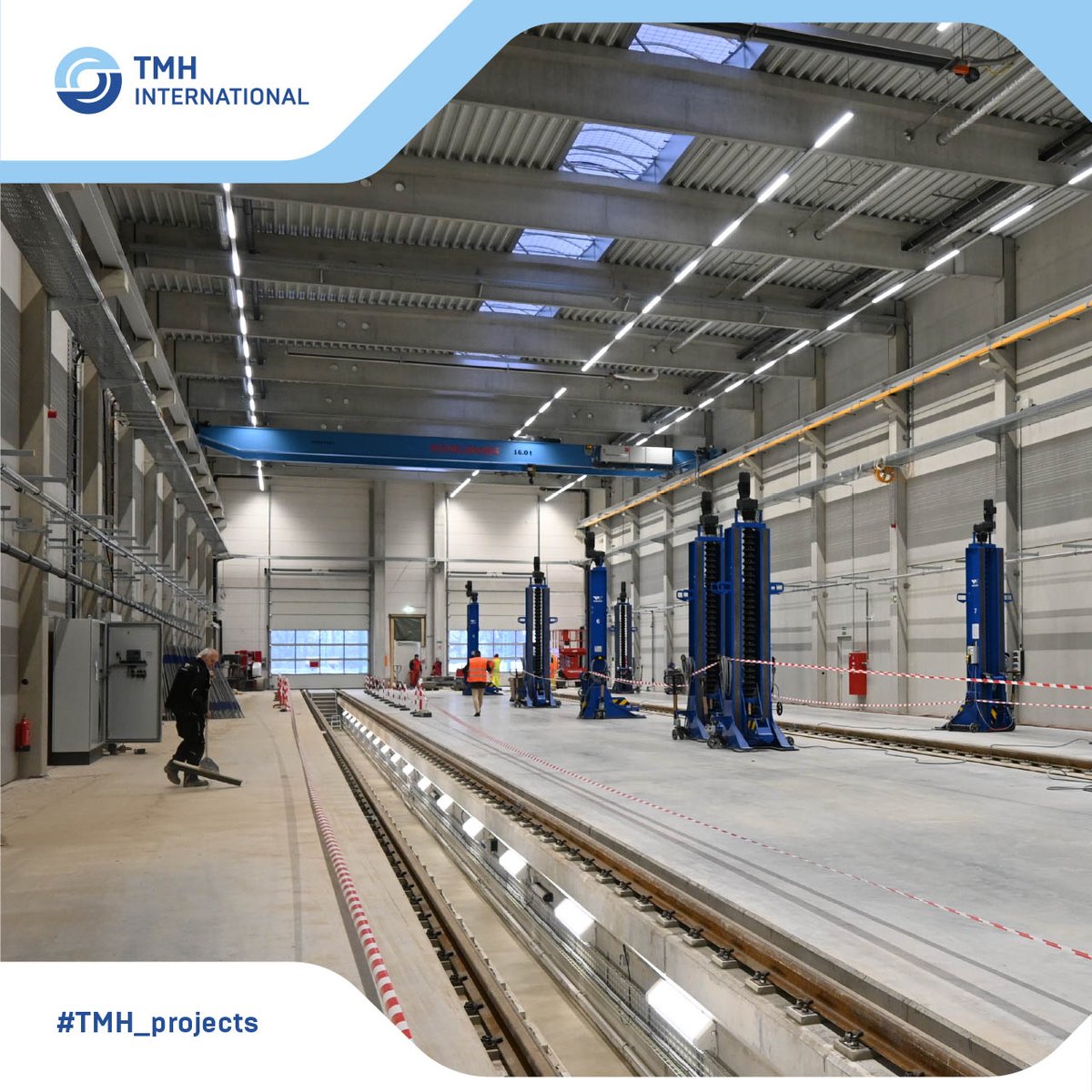 TMHInternation1's tweet photo. First train arriving! #TMHGermany welcomes and celebrates the arrival of the first train of contract partner Go-Ahead Bayern at the newly-built maintenance facility in Langweid am Lech.
#TMH #TMHInternational #TMHGermany #TMH_projects #Railwaymaintenance #Bavaria https://t.co/iI019NlbRS