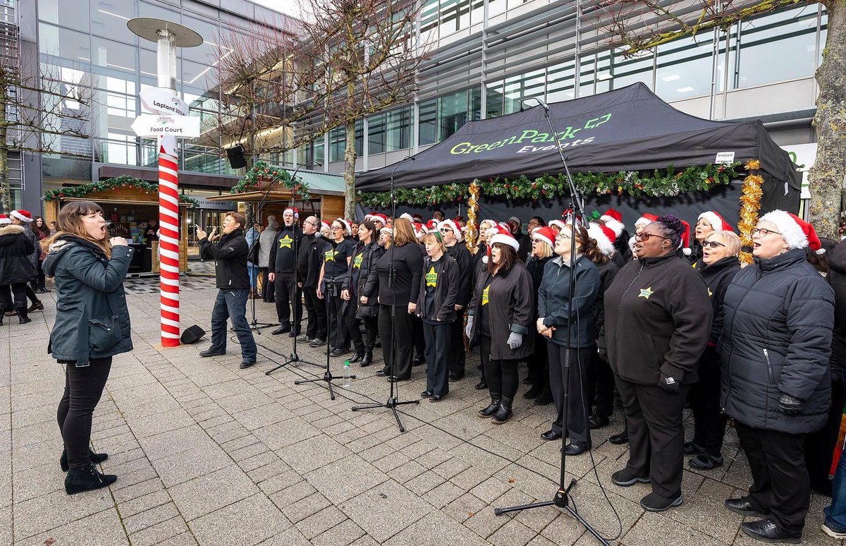 GreenParkUK's tweet photo. Don’t forget to join us at Lime Square between 12:25pm-1:55pm and 1:30pm-2pm for our carol singing performances from our very own @rock_choir. 🎤We also have serving delicious food from @bhunnysbbq between 12pm-2pm! 🍔 https://t.co/HDGR3OdiHC