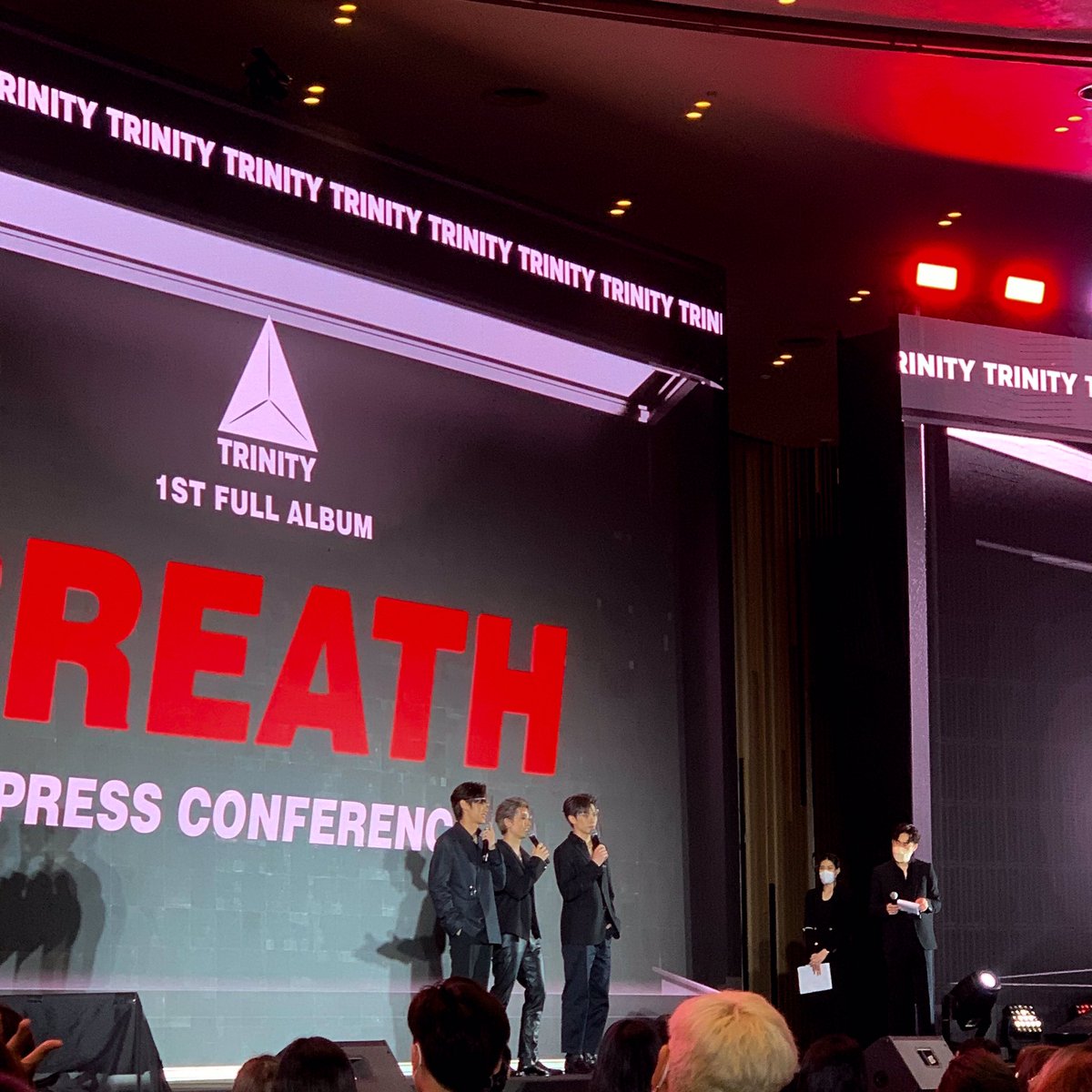 ALLFORSIVAKORN's tweet photo. พร้อมจนไม่รู้จะพร้อมยังไงแล้วครับ!🖤🔥

#TRINITY_BreathPressCon https://t.co/kfXfmRSQnx