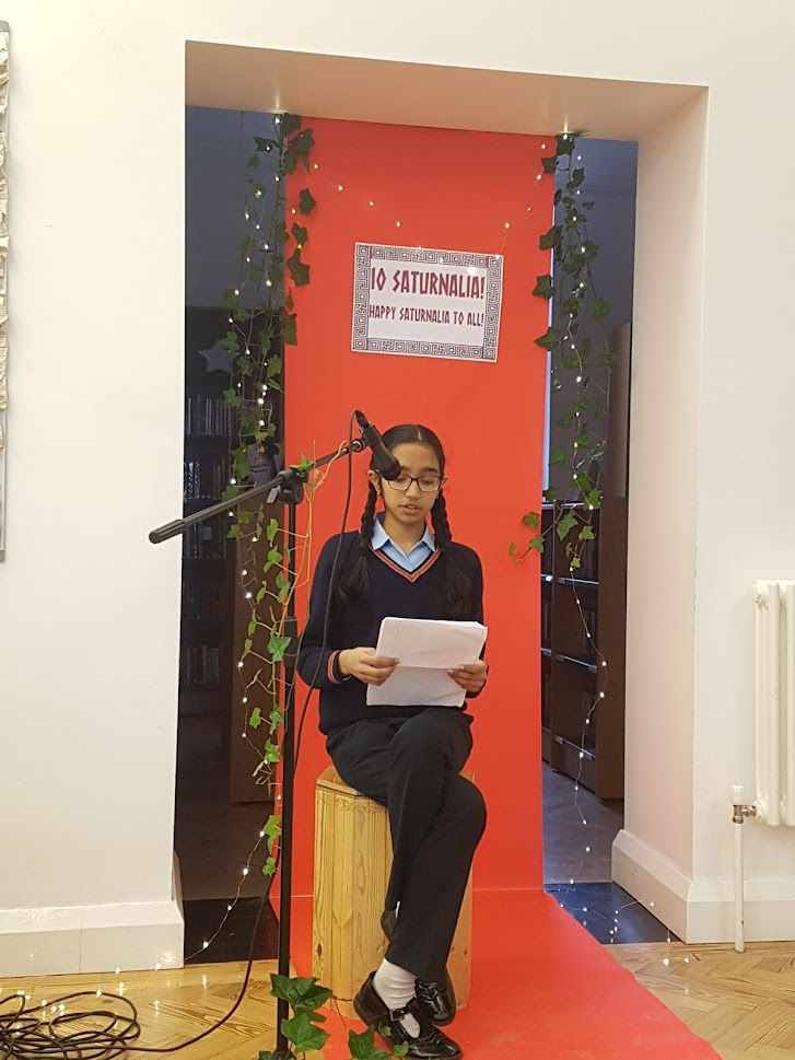 LibraryHbs's tweet image. Classics Week @LibraryHbs
&quot;Tales from the Gods&quot; - Myth retelling by our brilliant Creative Writers. 
Vishali, Nandita, Praanvi: Icarus;
Riya: Bellerophon and Pegasus;
Faizah: Midas and the Golden Touch;
Sofia: How Athens became Athens.
Io Saturnalia! 
@ClassicsHbs