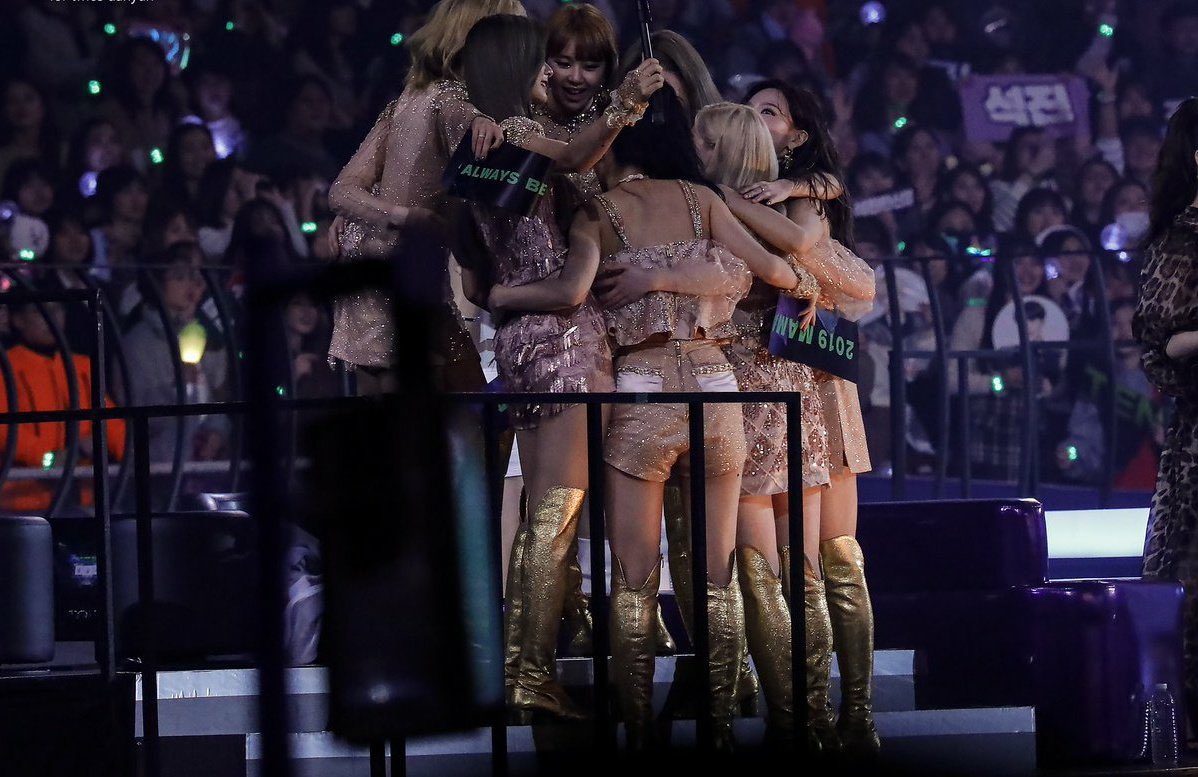 TWICEに賞をあげたいONCE！
まだtwitter投票があるよ！1日1アカウント1回！土曜日までだから忘れずに！絶対勝ちたい！！！出来る限りアカウント増やして頑張ろ！
終わるまで終わりじゃない
1RT＝1票
#twice #MAMAVOTE