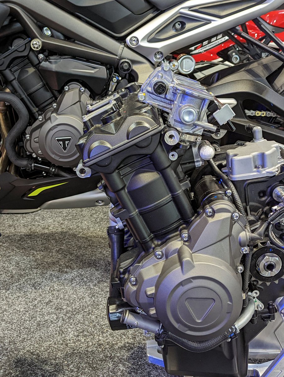 mototingle's tweet image. PHR Performance are the official Triumph engine builders for the 765 Supersport class

You can purchase an entire 765 from them to race in Moto 2 or just have your engine homologated for the class

One Badass Triple engine! 💥

peterhickman.net/phr-performanc…