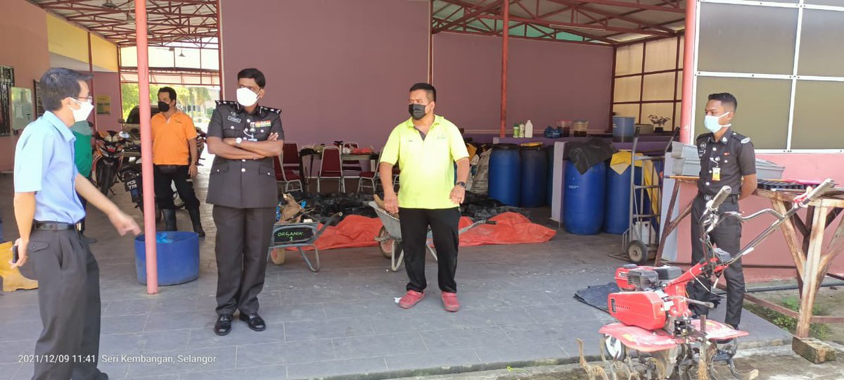 09/12/2021, Khamis | <a href="/BpitSelangor/">BPIT Selangor</a> menerima kunjungan dari Penjara Sungai Buloh, Tuan PKK Murali a/l Rajoo, Timbalan Pengarah Penjara Sungai Buloh untuk melihat teknologi dan aktiviti yang boleh dirancang untuk kolibrasi kerjasama antara <a href="/myDOA_HQ/">Jabatan Pertanian Malaysia 🇲🇾</a> dengan <a href="/penjaramalaysia/">Penjara Malaysia</a>