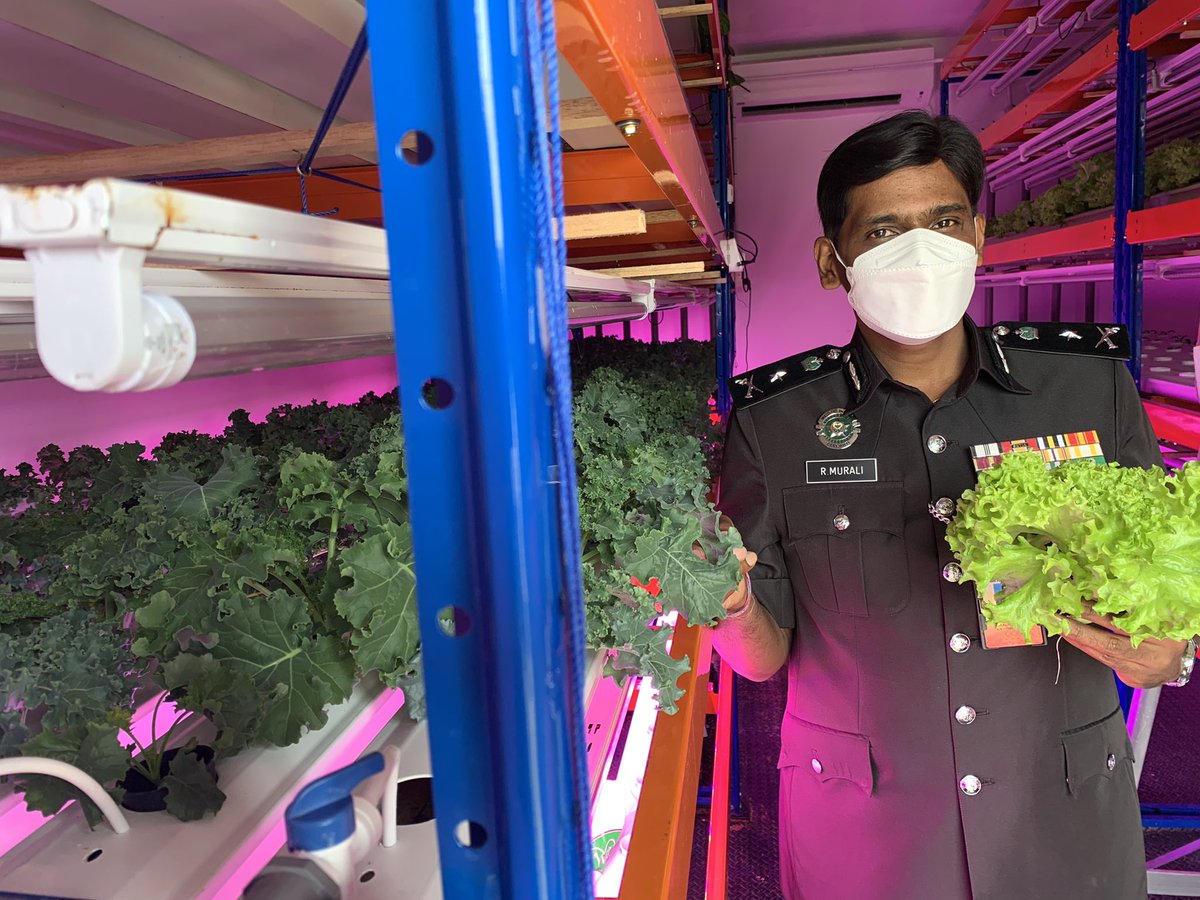 BpitSelangor's tweet photo. 09/12/2021, Khamis | @BpitSelangor menerima kunjungan dari Penjara Sungai Buloh, Tuan PKK Murali a/l Rajoo, Timbalan Pengarah Penjara Sungai Buloh untuk melihat teknologi dan aktiviti yang boleh dirancang untuk kolibrasi kerjasama antara @myDOA_HQ dengan @penjaramalaysia https://t.co/m2eniZnpwA