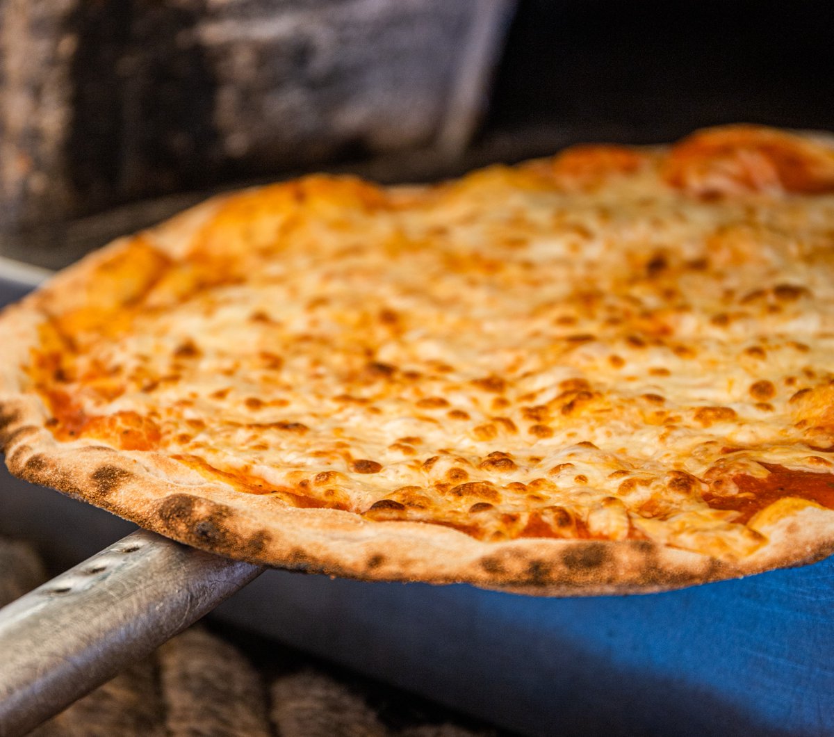 WatchHouseCafe's tweet image. Don't fancy cooking?👩‍🍳
Two drinks and two pizzas for £20 is still on every Friday between 4pm-8pm. 🍕
Walk in or Book online:watchhousecafe.co.uk
#Pizza #Food #Evening #Friday