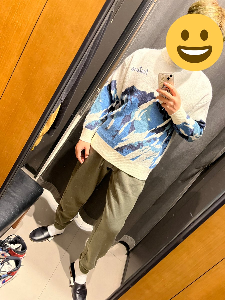 swdd1111's tweet photo. 穿衣VS脱衣

喜欢哪一个？ https://t.co/jbYKP4pxC7