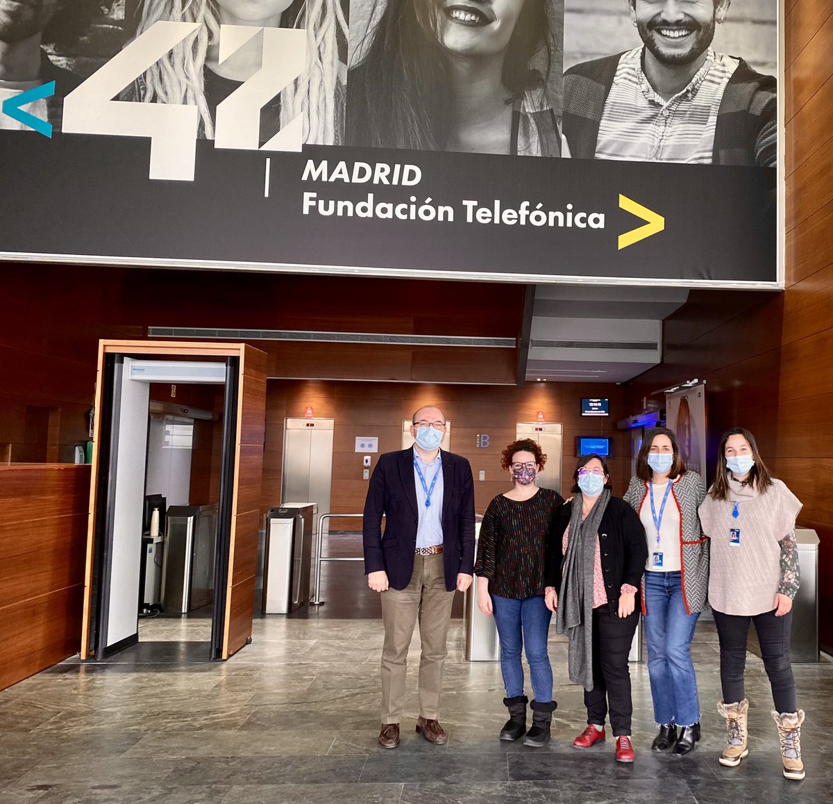 LaraVidalGlez's tweet photo. Hoy @chimeno_eva y yo, hemos estado de visita en @42MadridFTef , conociendo nuevos enfoques formativos y buscando oportunidades para todas las personas que buscan nuevos caminos profesionales #AlgoSeCuece #PlanEmpleoCruzRoja https://t.co/PHnpL8mJNZ
