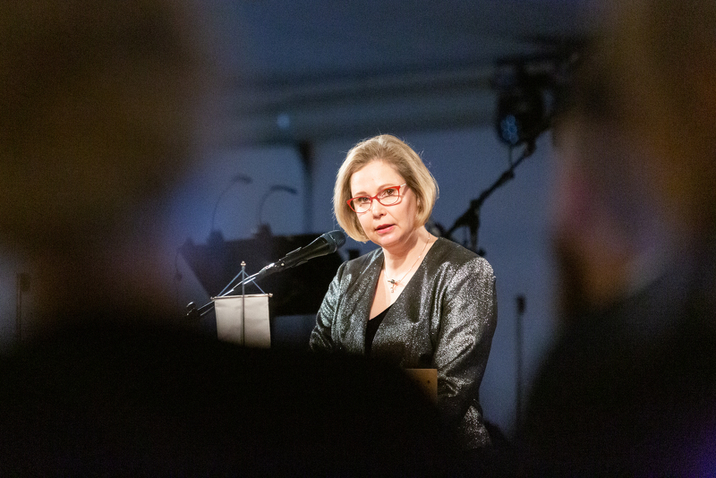 Arvoisat juhlavieraat,
yrittäjäyhdistyksen puheenjohtaja,
sekä te - tänä iltana palkittavat vuoden yrittäjät

Vihdoinkin, pitkästä aikaa olemme kokoontuneet laajemmalla porukalla yhteen juhlistamaan vuoden yrittäjiä.

yritysviesti.fi/heidi-ramo-ter…