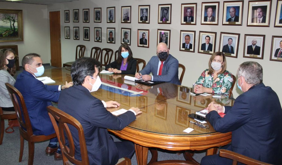 magparaguay's tweet photo. El objetivo del encuentro fue seguir fortaleciendo el trabajo conjunto en favor del sector agrario y pecuario así como otros aspectos de la excelente relación bilateral entre Paraguay y EEUU 🇵🇾🇺🇲 https://t.co/uzxllefcrV