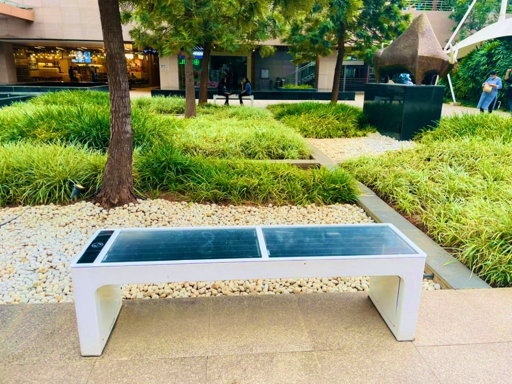 sharanyaxo's tweet photo. Smart benches in Bangalore with WiFi and wireless + USB charging

@peakbengaluru https://t.co/mg8lPk9ijE