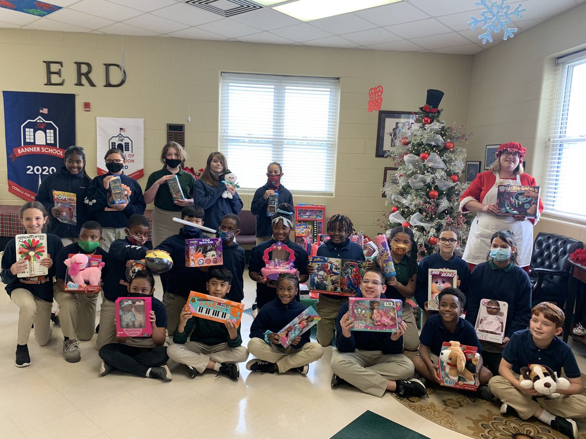 KinnEducates's tweet photo. Thanks Mrs. Claus 🤶 for stopping by @DicksonTigers to pick up gifts for the @MobilePublicSch Toy Drive! Our PreK students enjoyed you reading @elfontheshelf to them! Thanks NEHS and Student Council for your help. @ERD4thgrade @preksmiths https://t.co/coU02w8F1H