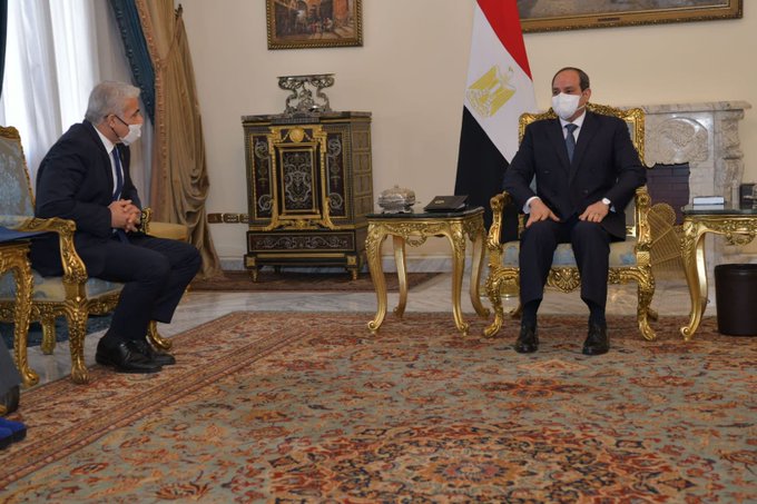 واستعرض وزير الخارجية يائير لبيد على الرئيس المصري عبد الفتاح السيسي مشروعه في