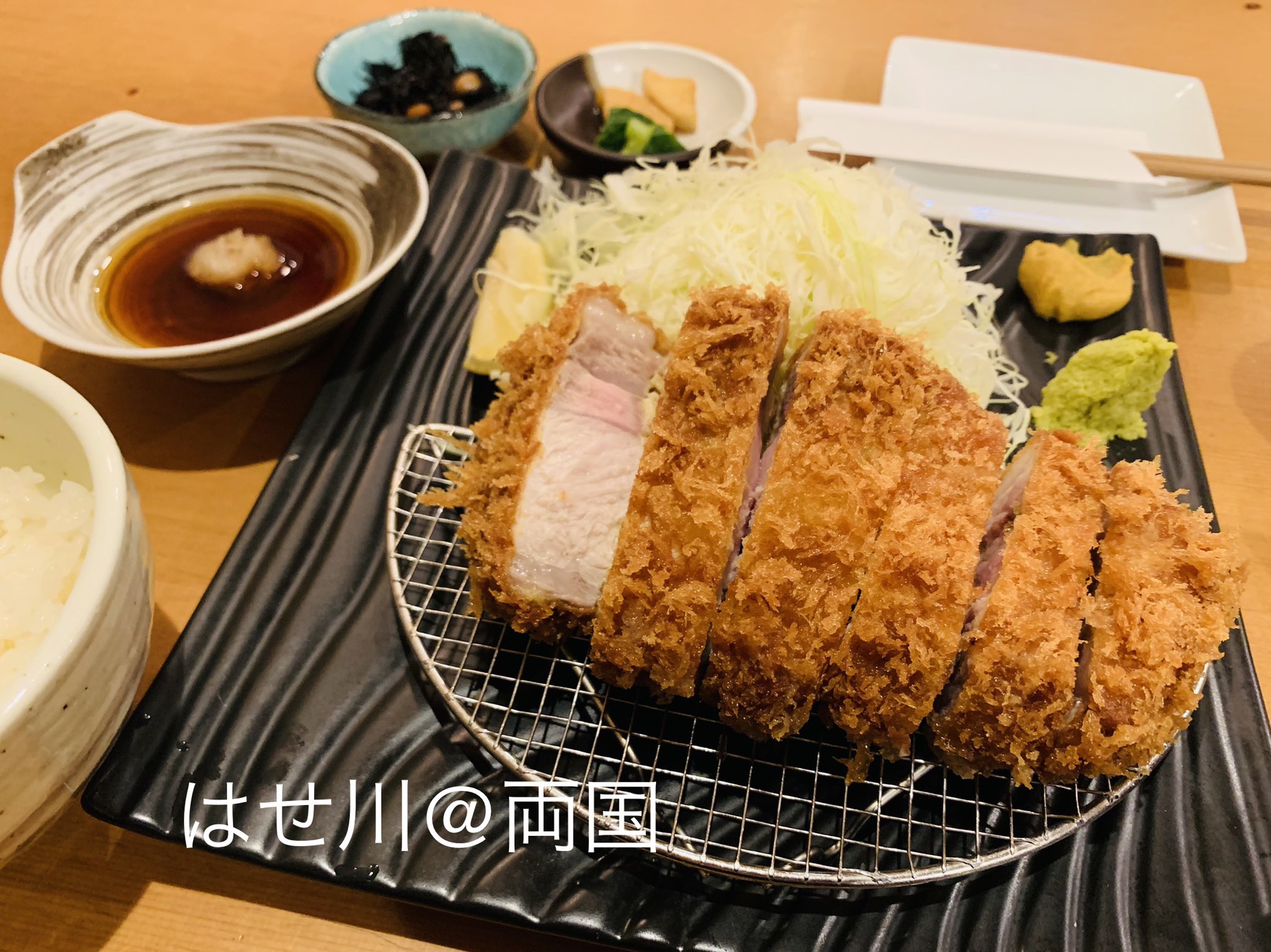 遊 Aka Sane 今宵も孤独のグルメごっこ とんかつ 大好きです 塩とワサビで立ち向かう 口に運ぶと 噛んだ瞬間に脂の甘みが口いっぱいに広がる うっめぇ これは事件ぞ 一切れ一切れ 大っっ切に味わいながら食べました笑 孤独のグルメごっこ