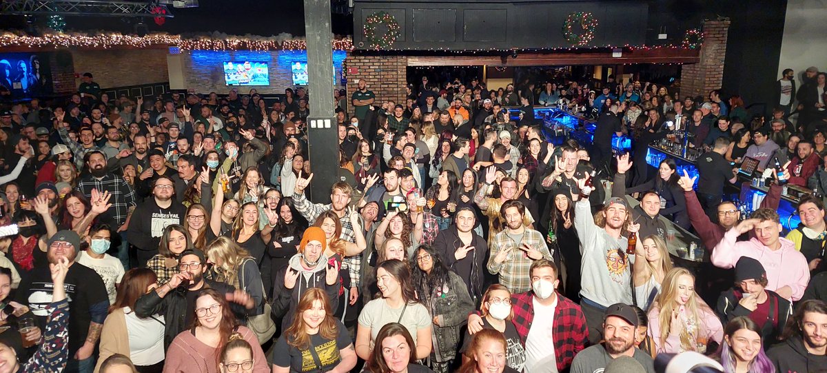 playingdeadNY's tweet photo. First show of 3 was pretty damn overwhelming for little ole us. See you tonight for round 2
#takingbacksunday #mulcahyspub #straylightrun #LongIsland https://t.co/7kjdcnJUVc