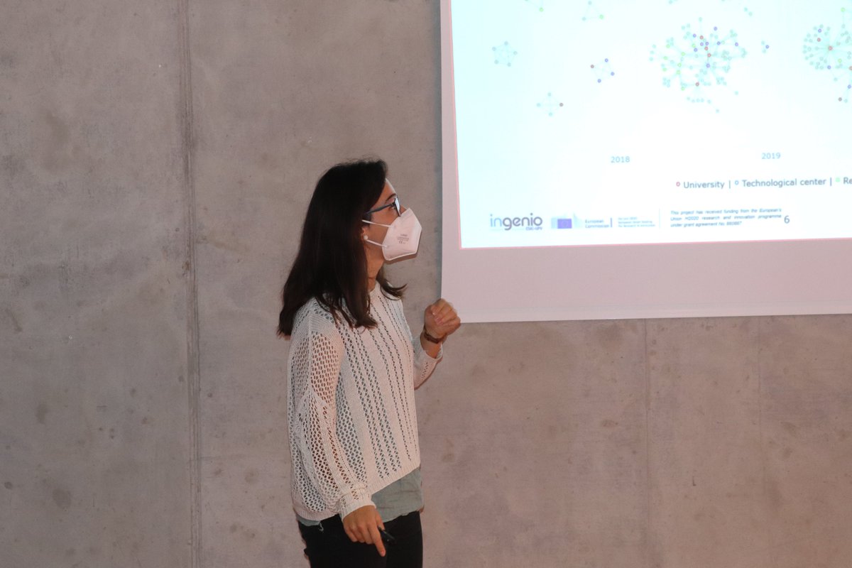 Ingenio_CsicUpv's tweet photo. En esta sesión, la investigadora predoctoral Dima Yankova ha hablado sobre la importancia de la confianza en la formación de redes de colaboración entre distintas instituciones. La tesis de la investigadora se centra en el análisis de este indicador en Comunitat Valenciana. https://t.co/t3mUc82Y5t