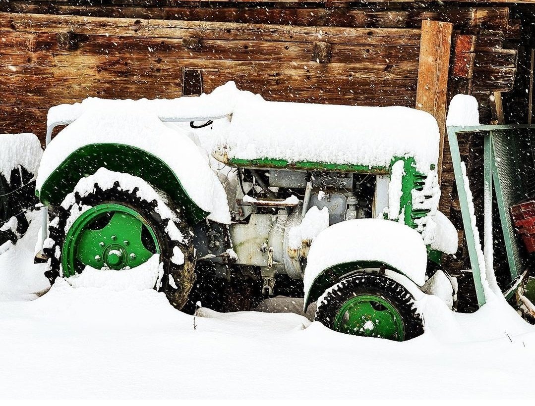 DanielSchrott's tweet photo. Stärkster #Schneefall seit Jänner 2013 im Osten und Südosten: von der Oststeiermark über das Burgenland, das Wiener Becken und Wien bis ins Weinviertel. Hier im Bild Pinkafeld mit gut 20cm. 

Foto: Instagram @smartfotografic https://t.co/GlWhyq288n